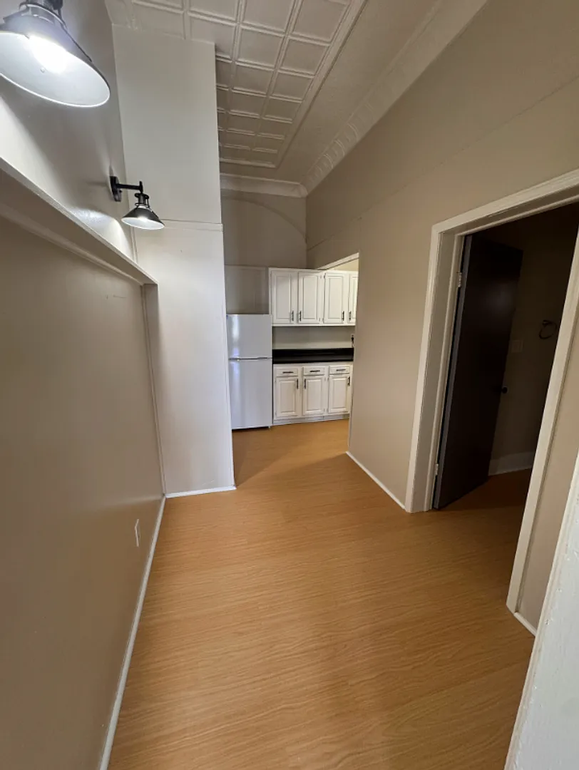 757 Caledonia St — Photo 3