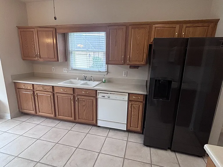 256 Crest Lake Dr — Photo 4