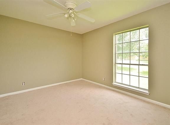 4th image of 900 Sunrise Ave