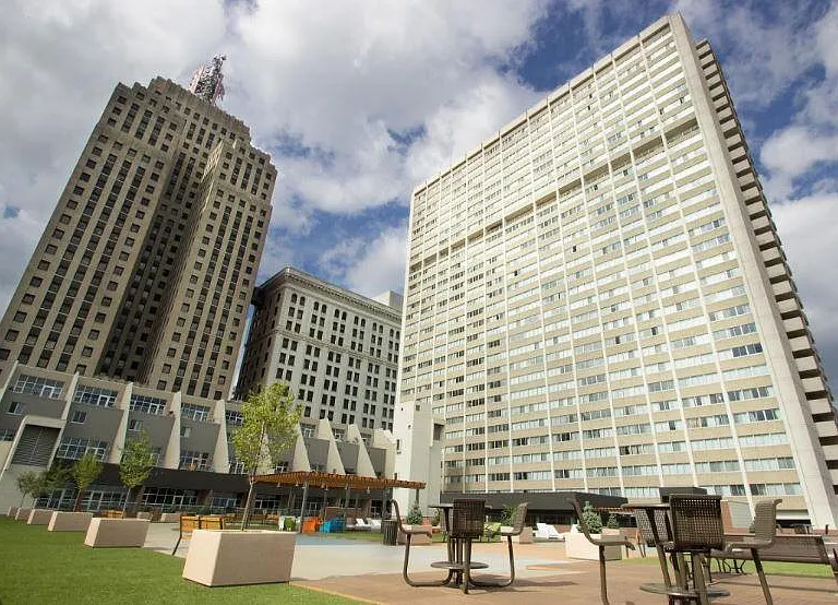 Kellogg Square — Photo 1