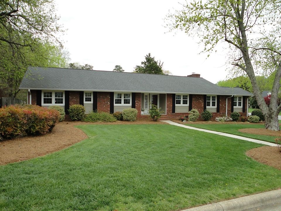 1st image of 305 Wyndwood Dr