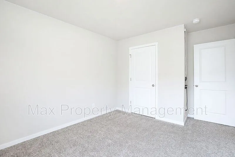 4 bed, 2.5 bath, 2053 sqft, $2,245 — Photo 3
