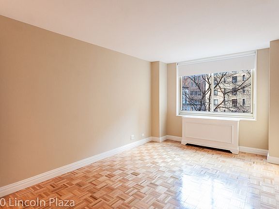 3rd image of 30 W 63rd St APT 3V