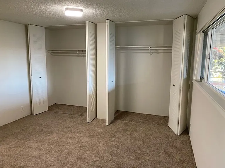 Southgate Apartments — Photo 18
