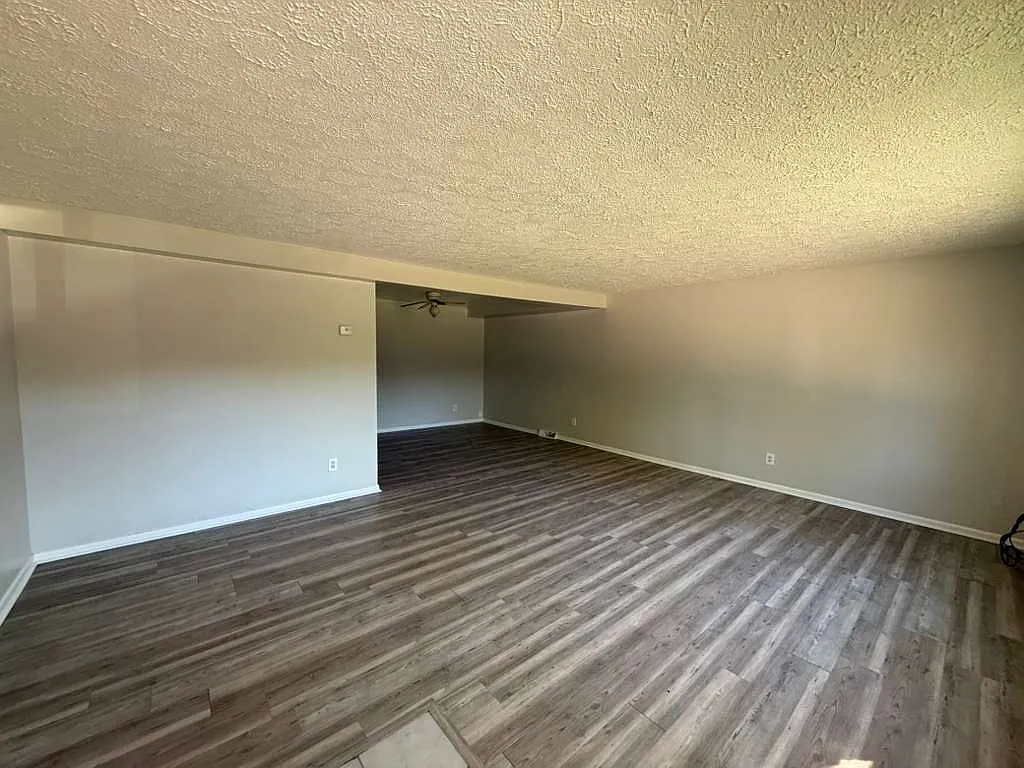3 bed, 1.5 bath, 1360 sqft, $1,500 — Photo 3