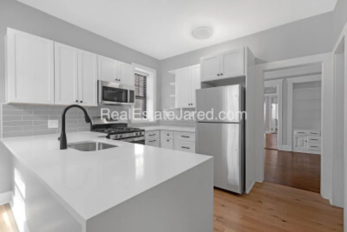 Building Photo - 28 Glenville Ave #2