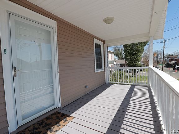 2nd image of 2605 Bainbridge St