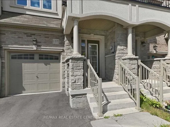 137 Borers Creek Cir, Hamilton, ON L8B 0V7