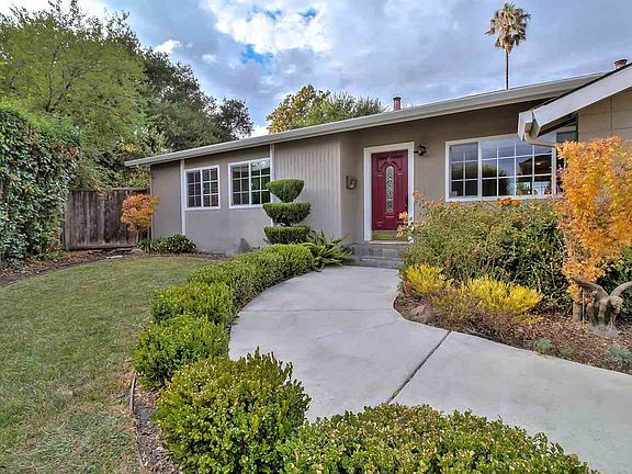 3rd image of 8071 Holanda Ct