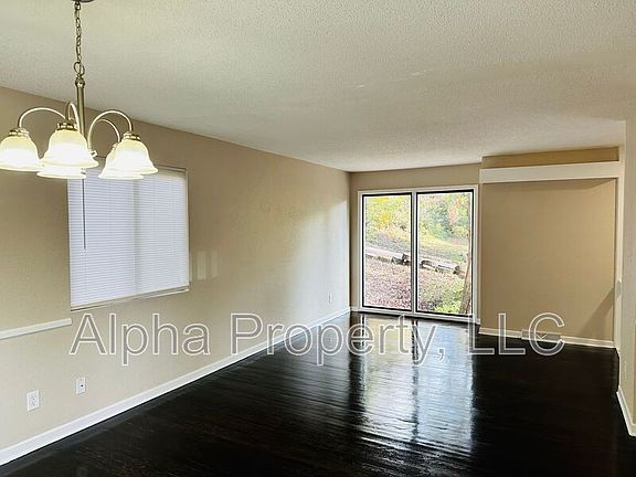 4th image of 7 Rollingwood Dr