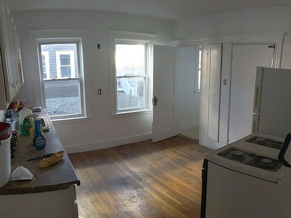 Kitchen (empty)