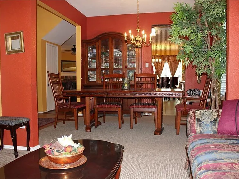 2425 Collier Dr — Photo 5