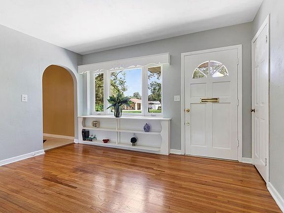 5th image of 535 W Shady Ln