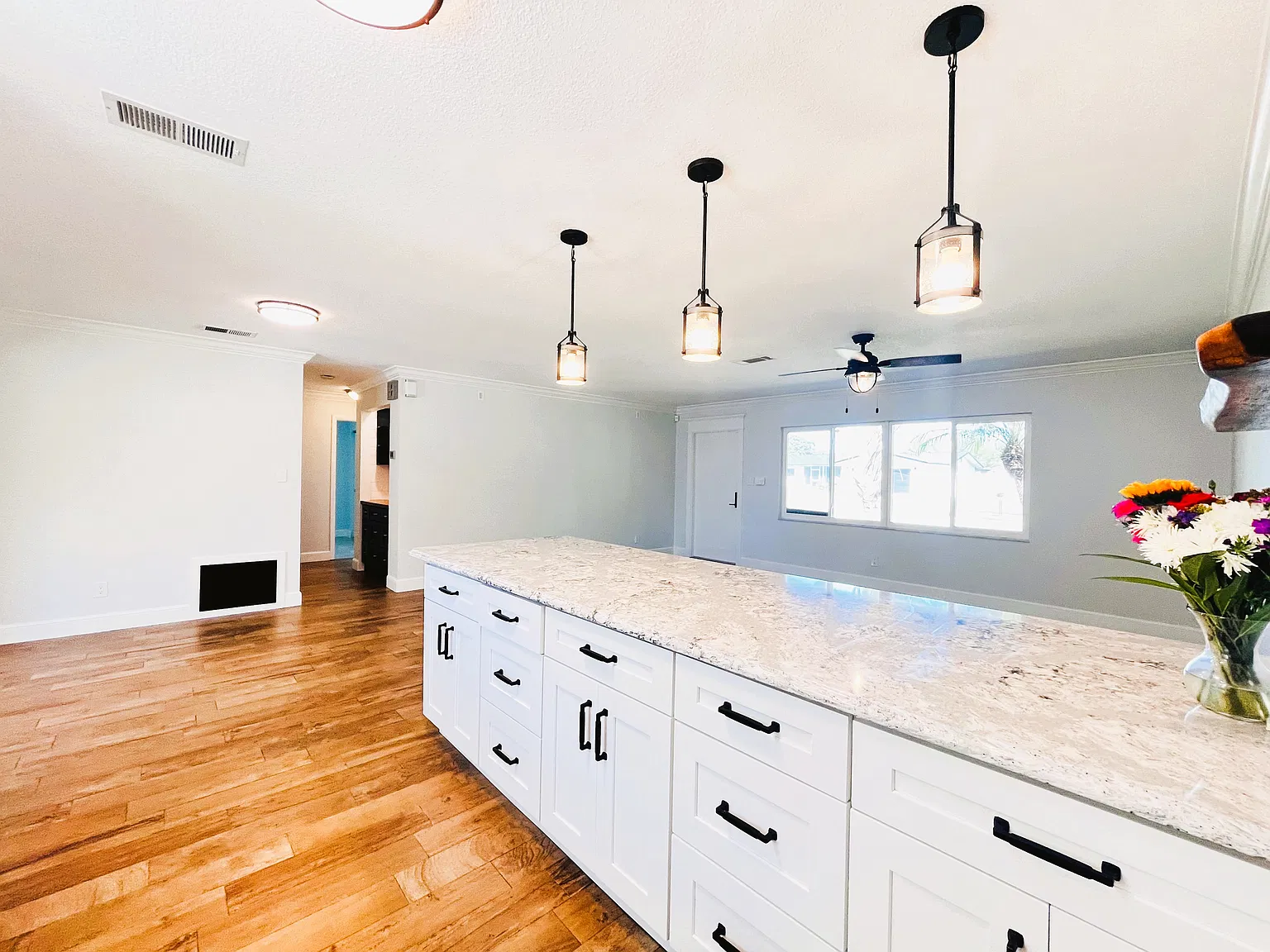 3 bed, 1410 sqft, $2,700 — Photo 4