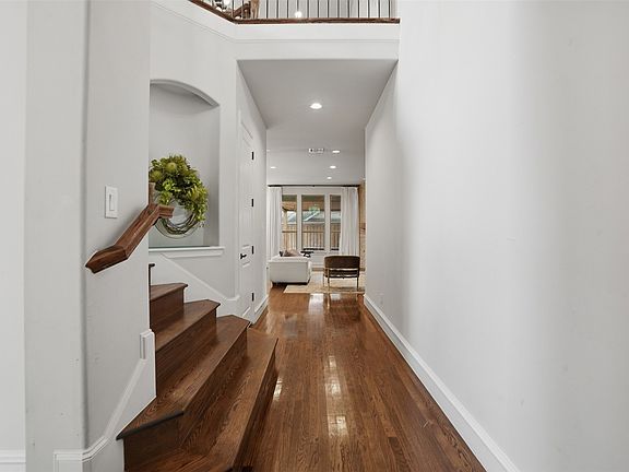 3rd image of 9424 Monteleon Ct