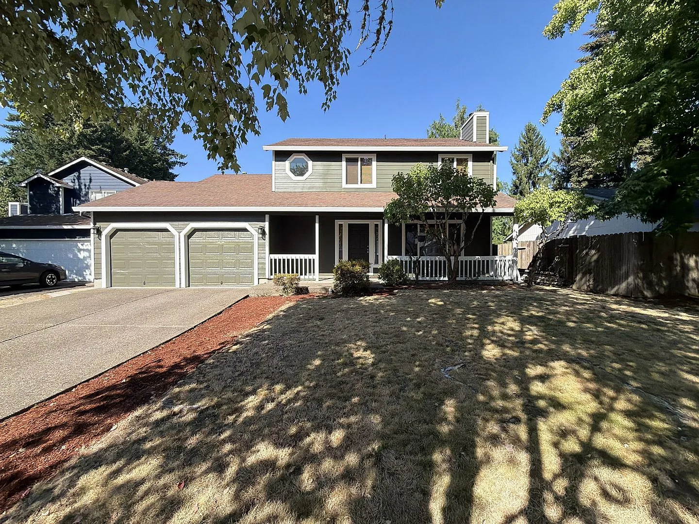 Spacious 4 Bedroom Beaverton Home with 2-Car Garage, Open Kitchen, Two Living Areas & Large Backyard — Photo 1