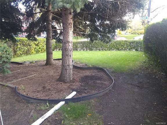 5th image of 828 Walden Ave