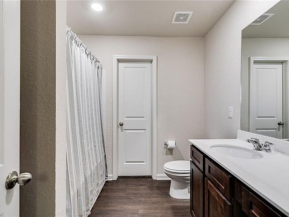 3rd image of 1018 Nandina Ct