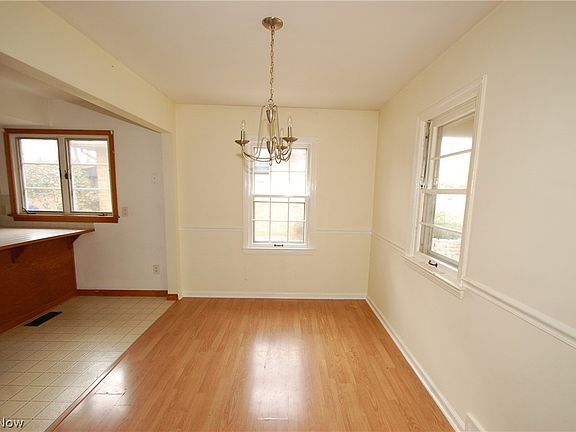 5th image of 2831 Hilda Dr SE