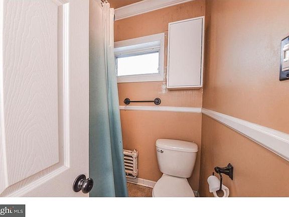 5th image of 4776 Silverwood St
