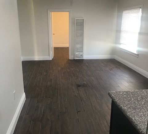 3rd image of 832 E 20th St