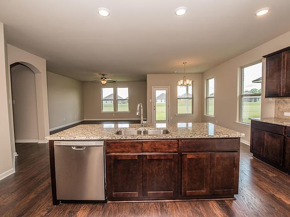 3rd image of 220 Saddle Crest Dr