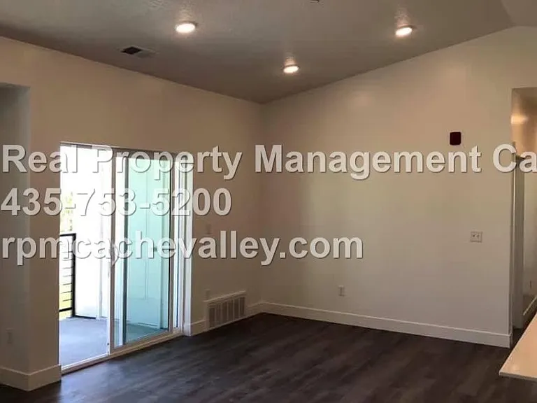 163 E 550 N #A301 — Photo 16