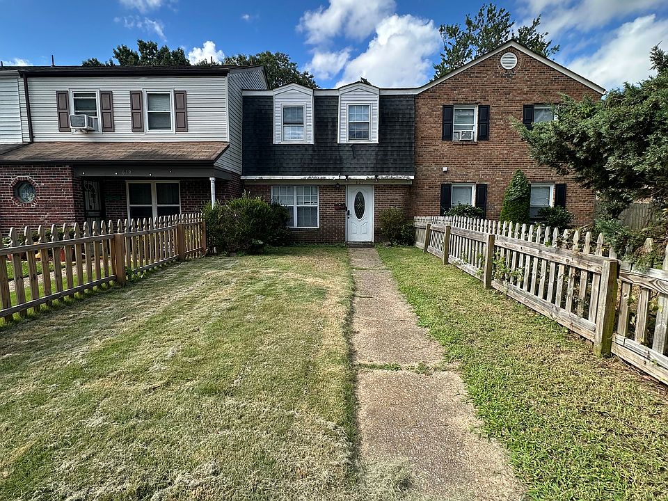 1st image of 621 Red Horse Ln