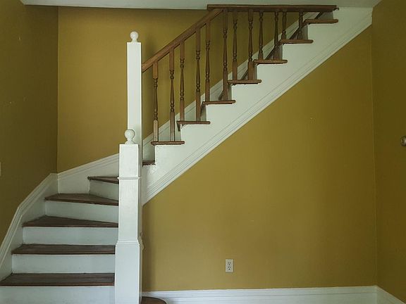 3rd image of 2488 Montana Ave