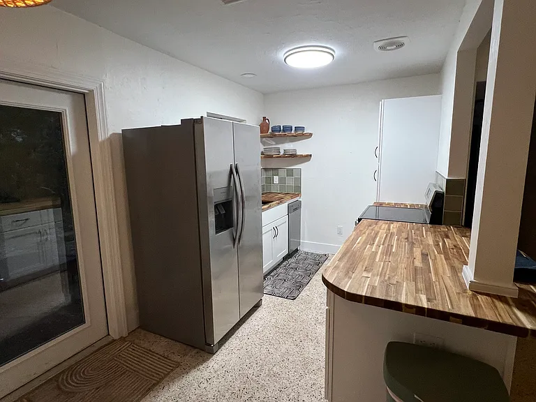 926 NE 20th Ave — Photo 6