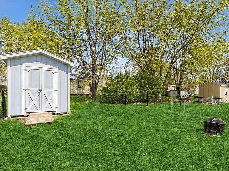 4 bed, 1960 sqft, $1,800 — Photo 3