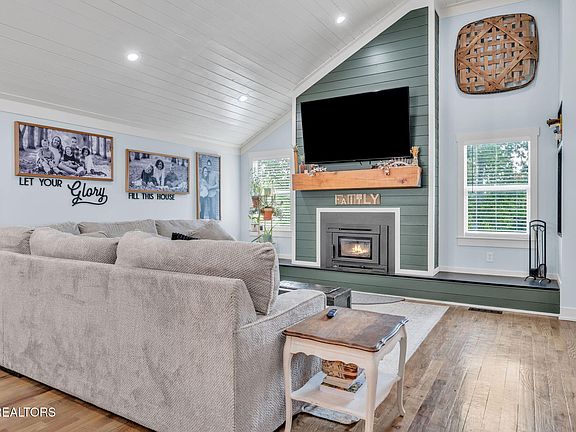 17th image of 328 Ridge Circle Rd