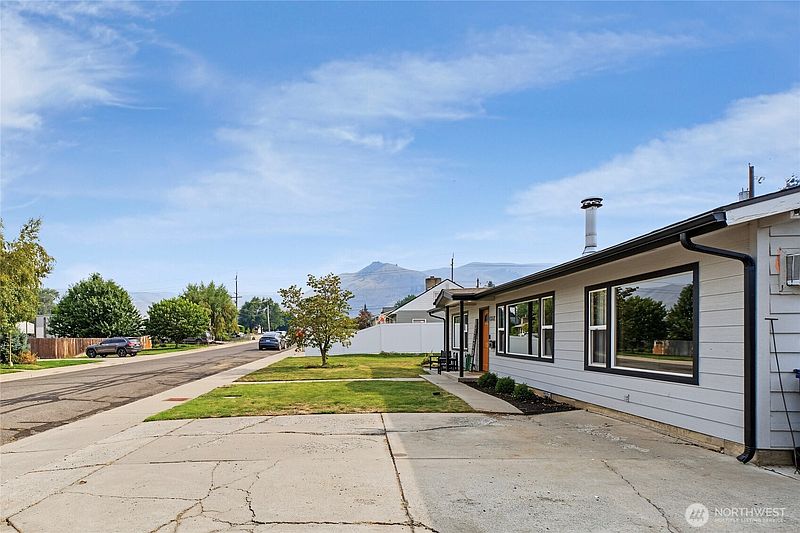 5th image of 1312 Poe Street