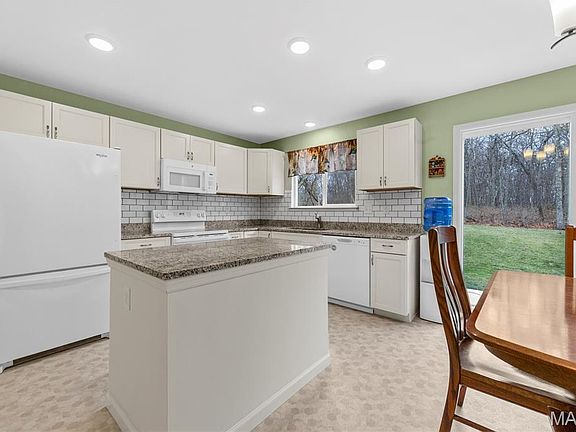 5th image of 528 Birchwood Dr