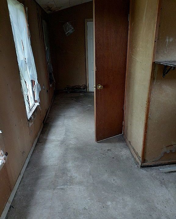 2nd image of 711 Huff Rd