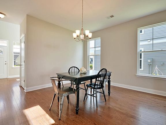 4th image of 215 Palmetto Walk Dr