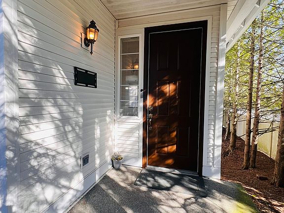 3rd image of 344 227th Ln NE
