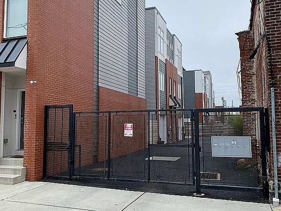 5th image of 2912 Belgrade St