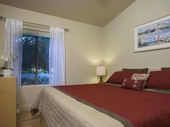 4th image of 4811 S Vista Pl