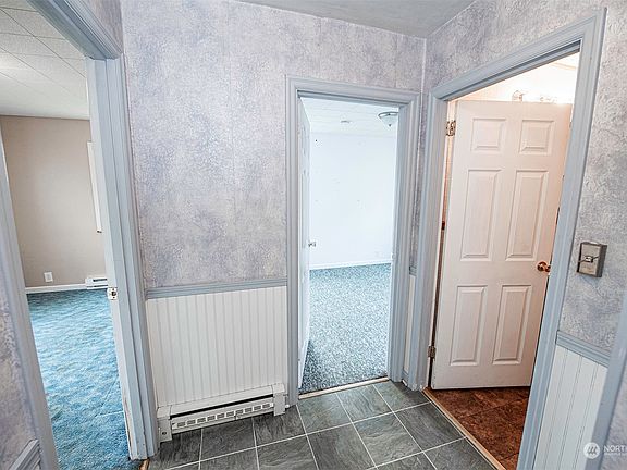 5th image of 511 N Blue Street