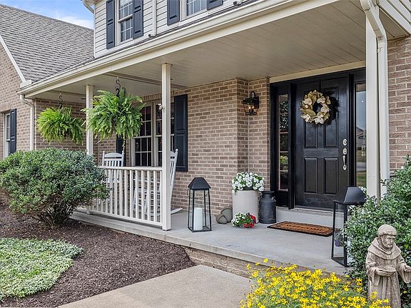 5th image of 200 Elmhurst Cir
