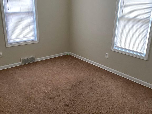 5th image of 611 Hovey St