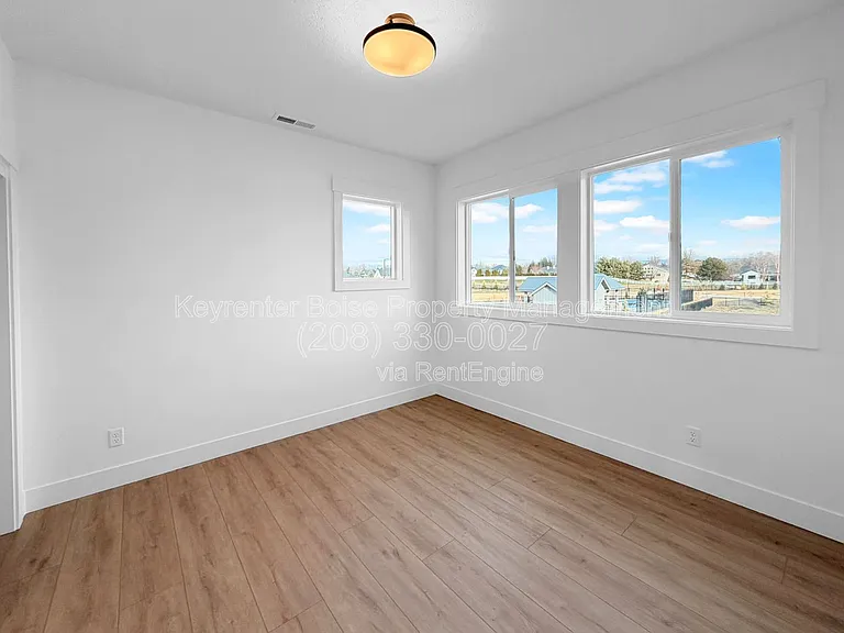 891 N Gracie Ave — Photo 12
