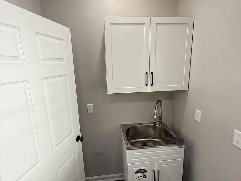 32 Edwards St — Photo 9