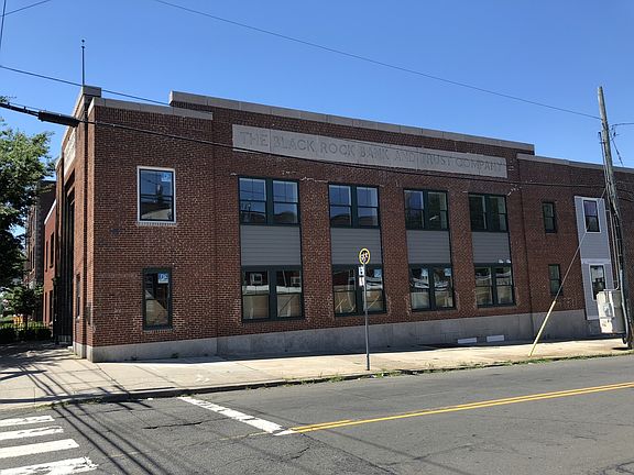 2nd image of 2836 Fairfield Ave #204