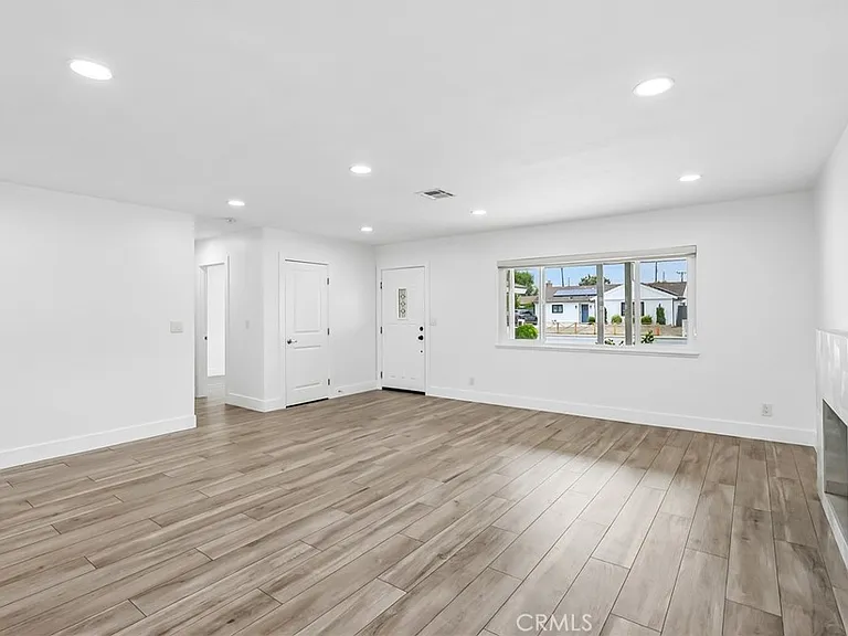 17151 Hague Ln — Photo 5