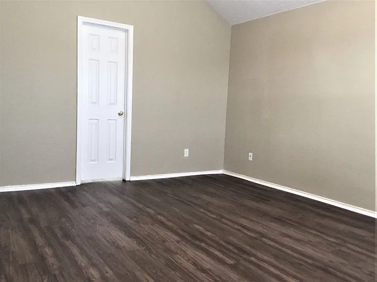 3361 Chapel Wood Ct — Photo 16