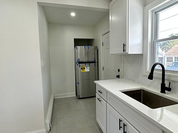 3rd image of 1004 5th Ave #1