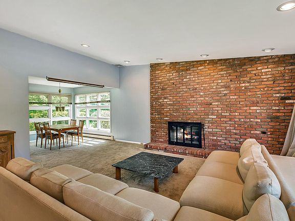 4th image of 17 Simpson Dr