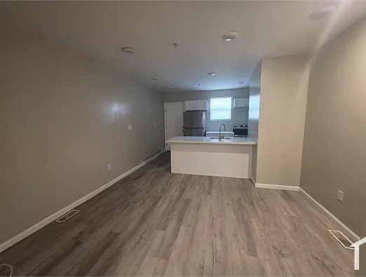 3 bed, $1,630 — Photo 2